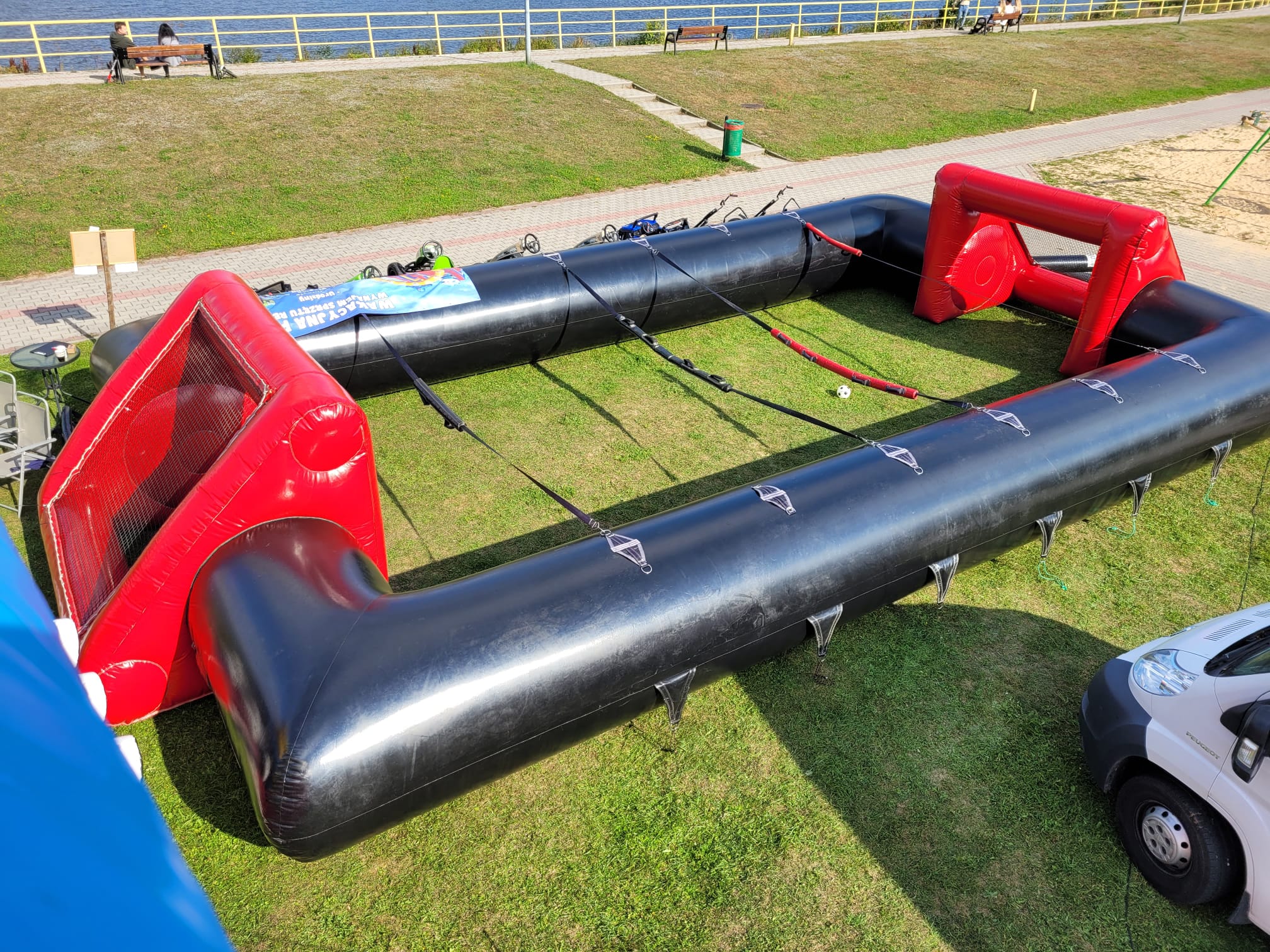 Dmuchane boisko do piłki nożnej