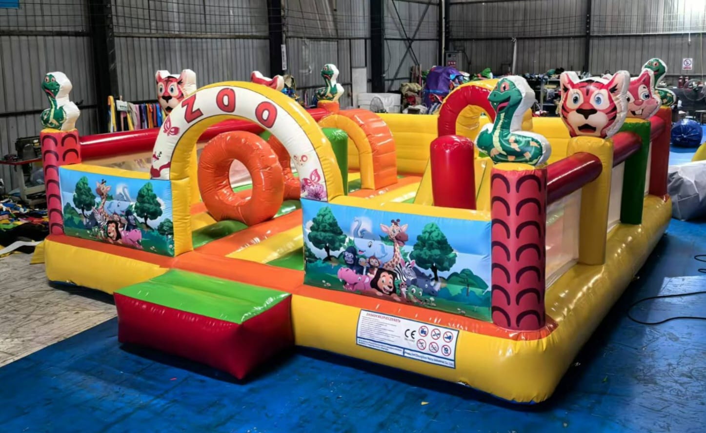 Dmuchaniec Zoo do skakania